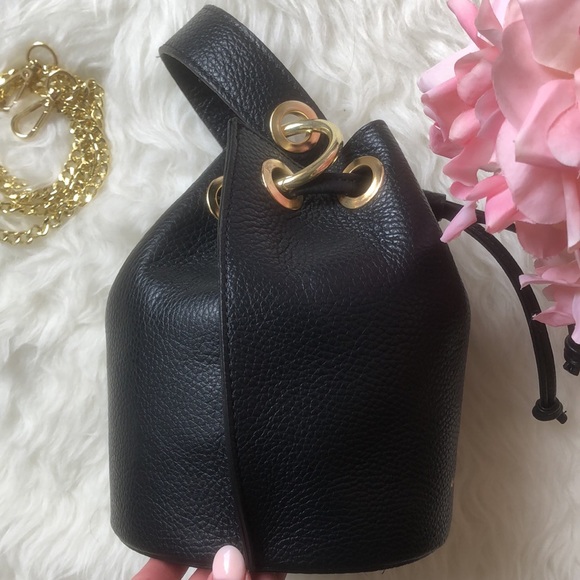 • NEW • ANNA PAOLA • Italian Leather Crossbody Bucket Bag wChain - Picture 8 of 15